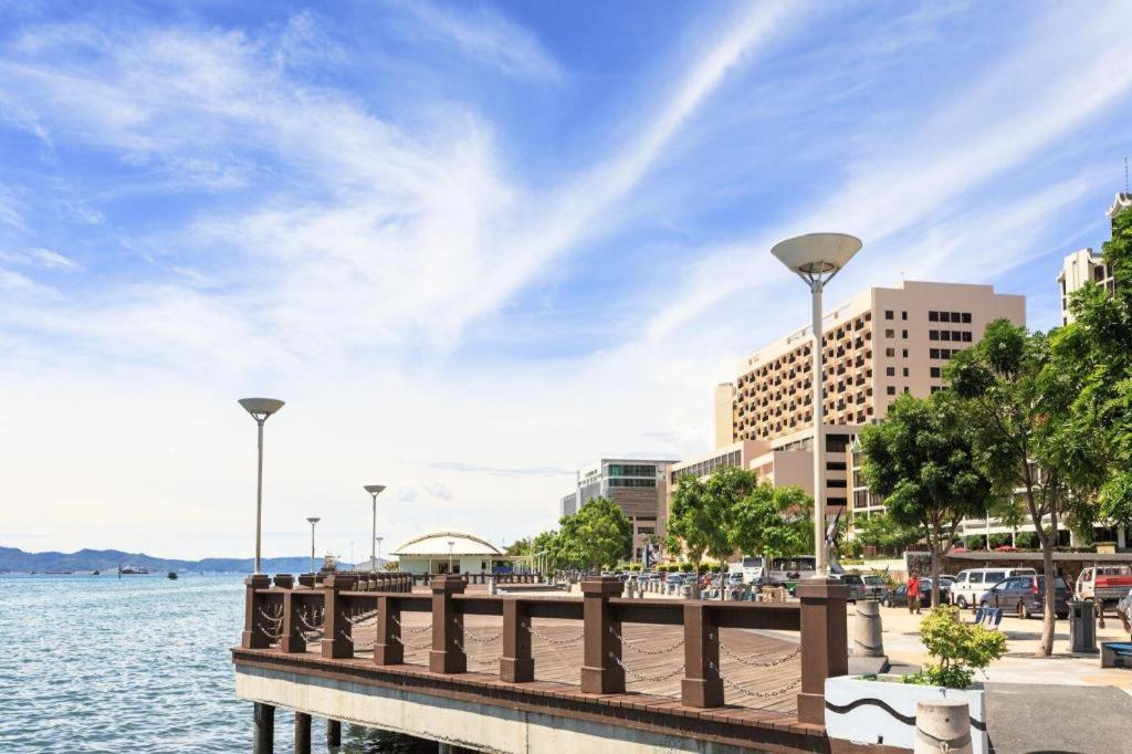 Cathay Hotel Kota Kinabalu Kültér fotó