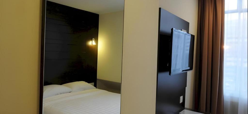 Cathay Hotel Kota Kinabalu Kültér fotó