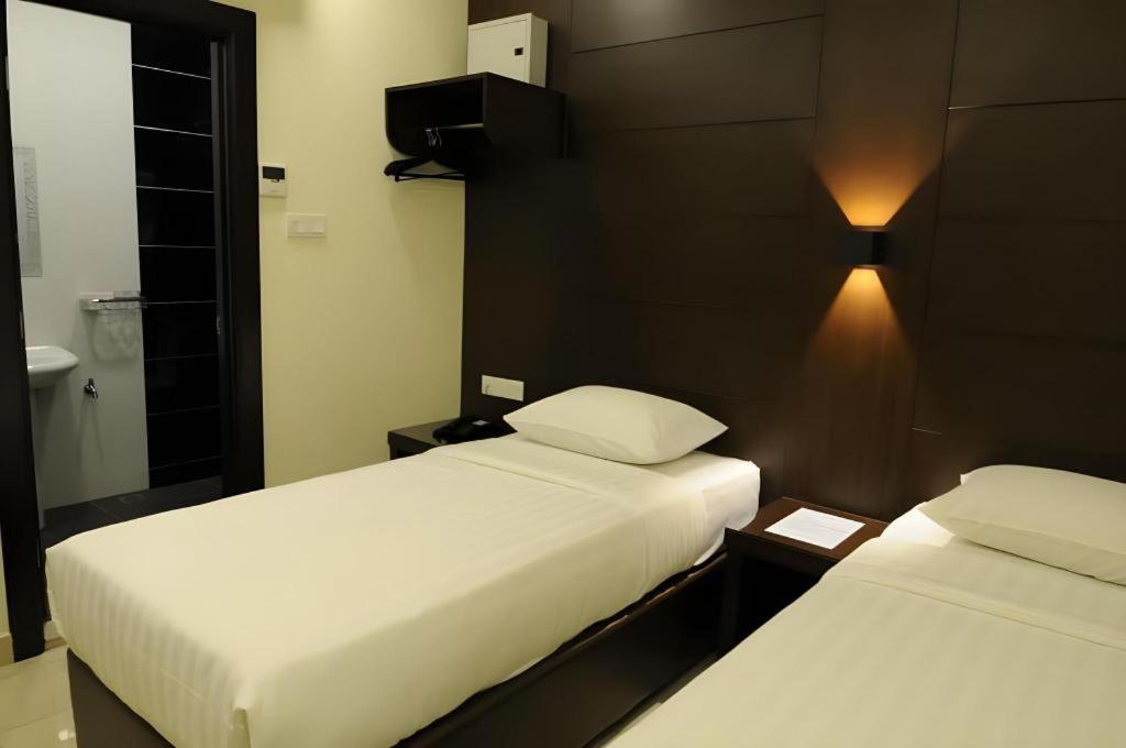 Cathay Hotel Kota Kinabalu Kültér fotó