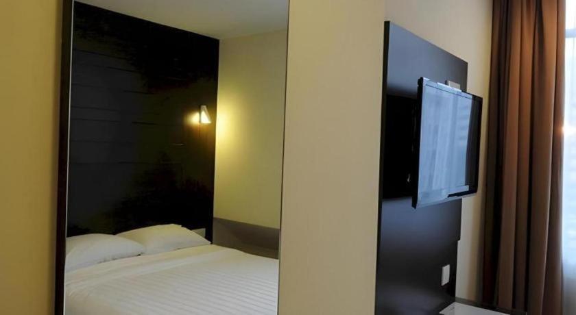 Cathay Hotel Kota Kinabalu Kültér fotó