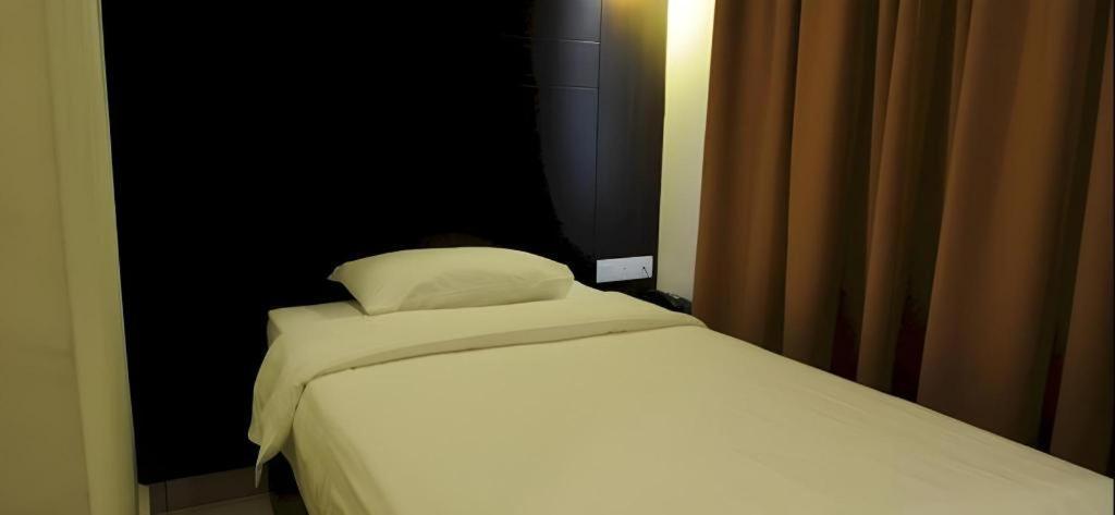 Cathay Hotel Kota Kinabalu Kültér fotó