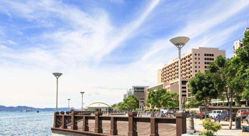 Cathay Hotel Kota Kinabalu Kültér fotó